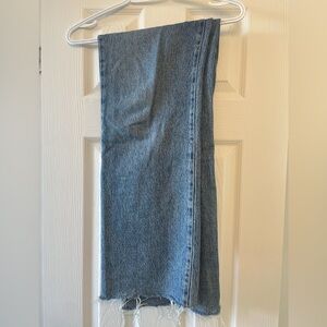Medium wash garage straight leg jeans. Size: 07